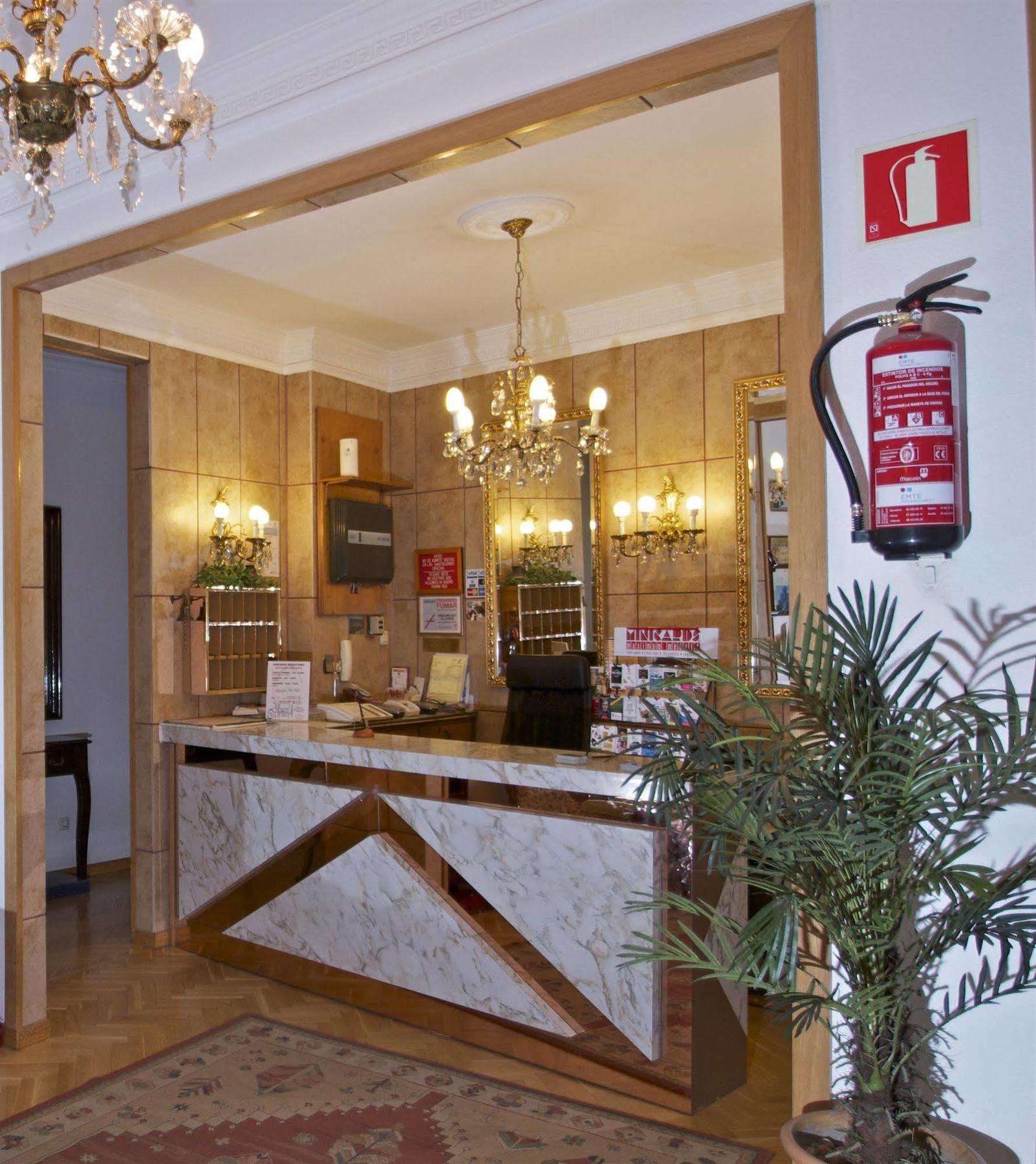 Hostal Greco Gran Via Madrid Exterior photo