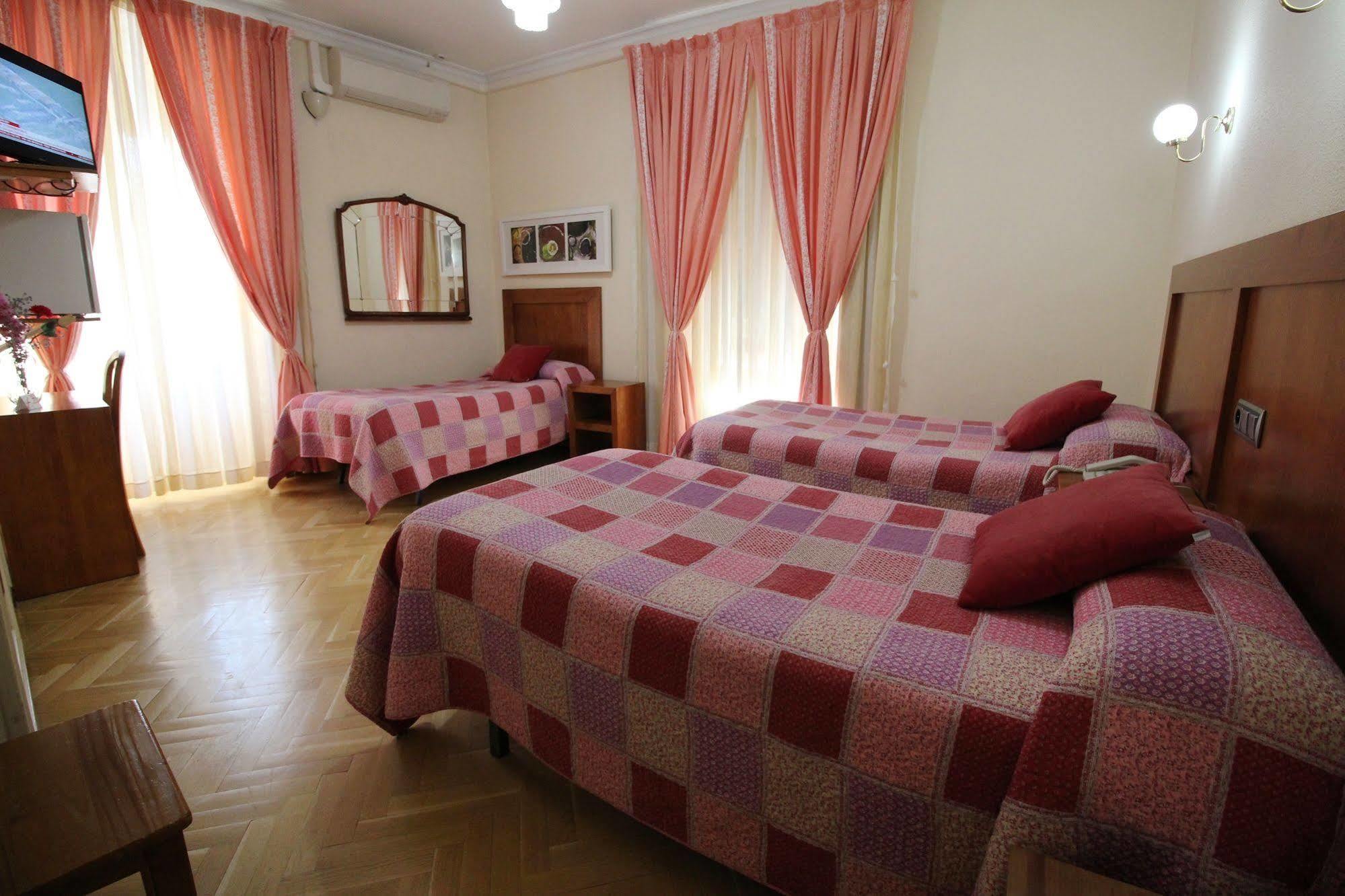 Hostal Greco Gran Via Madrid Exterior photo